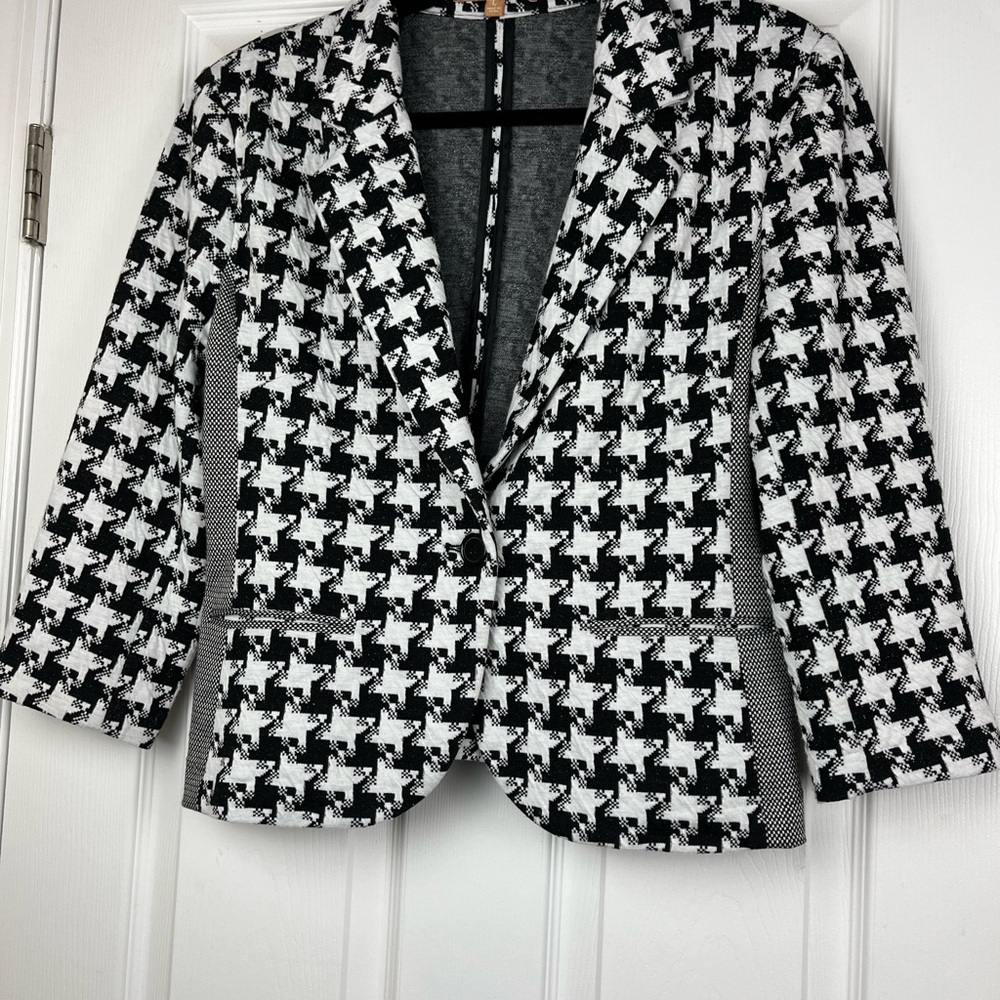 Ellen Tracy Black & White Houndstooth Blazer